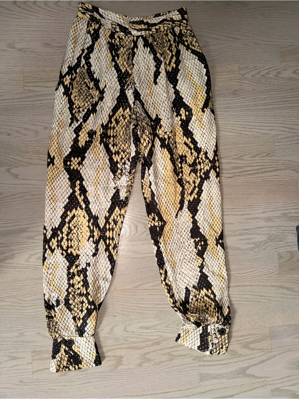 Zara Snake-Print High-Waist Relaxed Trousers in Beige, Black and Gold